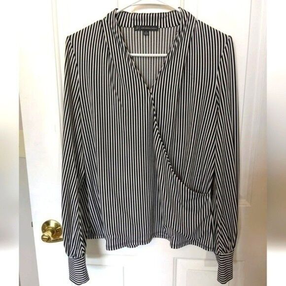 Adrianna Papell black and white striped v-neck long sleeve top - medium - Picture 3 of 8